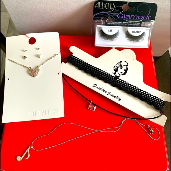 Teen jewelry bundle deal!! 11 different pieces of necklaces, and earrings! - Picture 5 of 12
